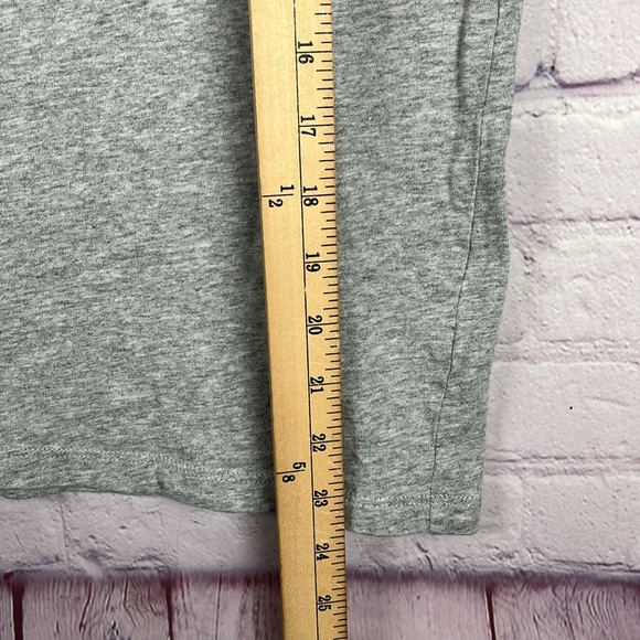 The Vineyard Vines Kid's Christmas Gray Long Sleeve Tee. Size. L - Picture 7 of 11